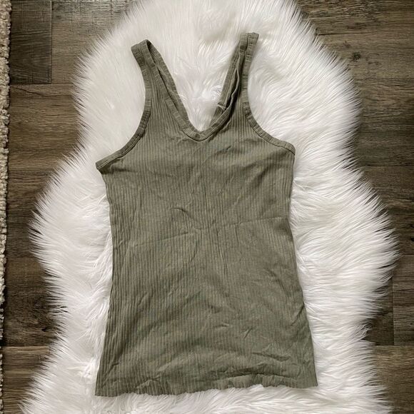 COPY - WOMENS NIKE TANK SIZE SMALL - Picture 1 of 4